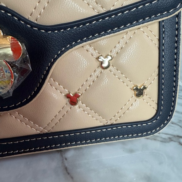 Disney Tan and Gold Crossbody or Shoulder  Bag with Quilted Design Minnie Mouse - Picture 6 of 14